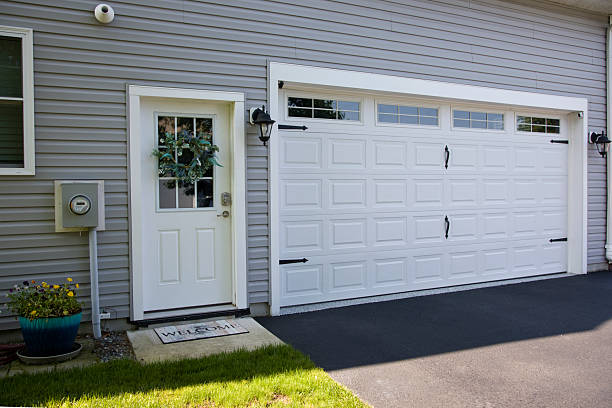 24/7 Emergency Garage Door Panel Replacement experts in Evart, MI